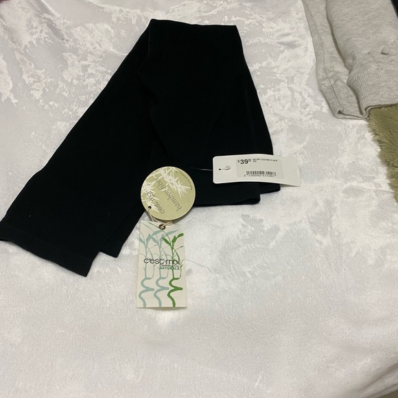 Black pants . One size fits all.Great durability . Good quality jogging leggings - Picture 2 of 2